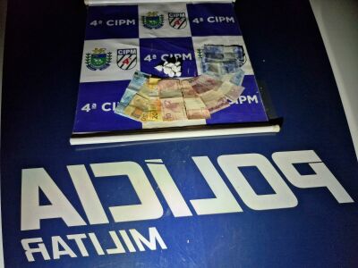 Imagem da notícia PM prende homem com cocaína em Chapadão do Sul; comparsa fugiu de moto